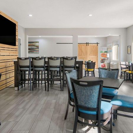 Quality Inn & Suites Roanoke - Fort Worth North מראה חיצוני תמונה