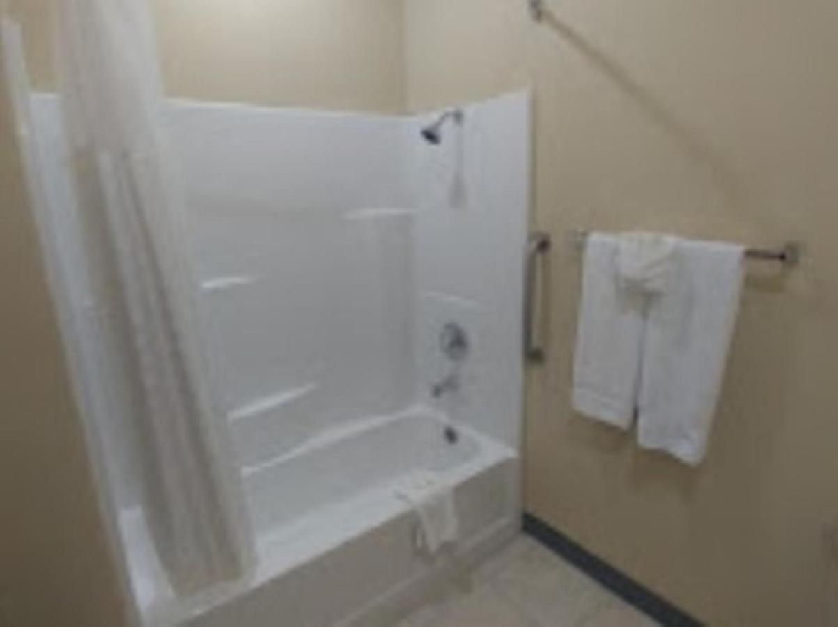 Quality Inn & Suites Roanoke - Fort Worth North מראה חיצוני תמונה