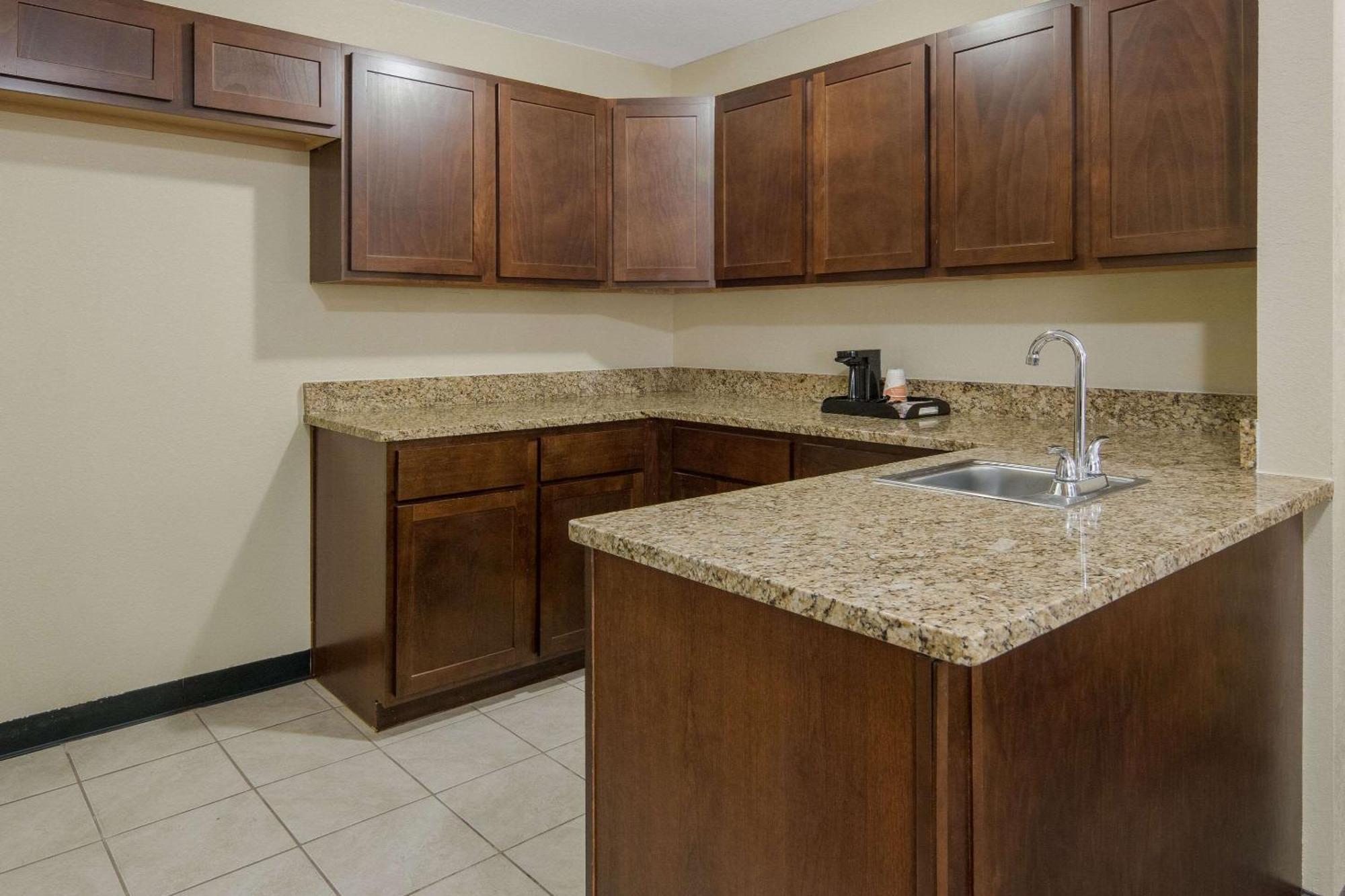 Quality Inn & Suites Roanoke - Fort Worth North מראה חיצוני תמונה