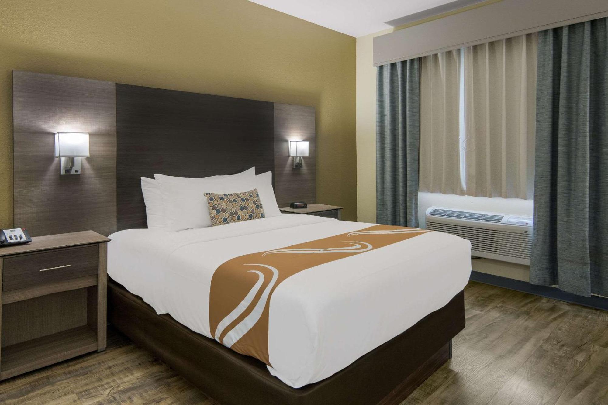 Quality Inn & Suites Roanoke - Fort Worth North מראה חיצוני תמונה
